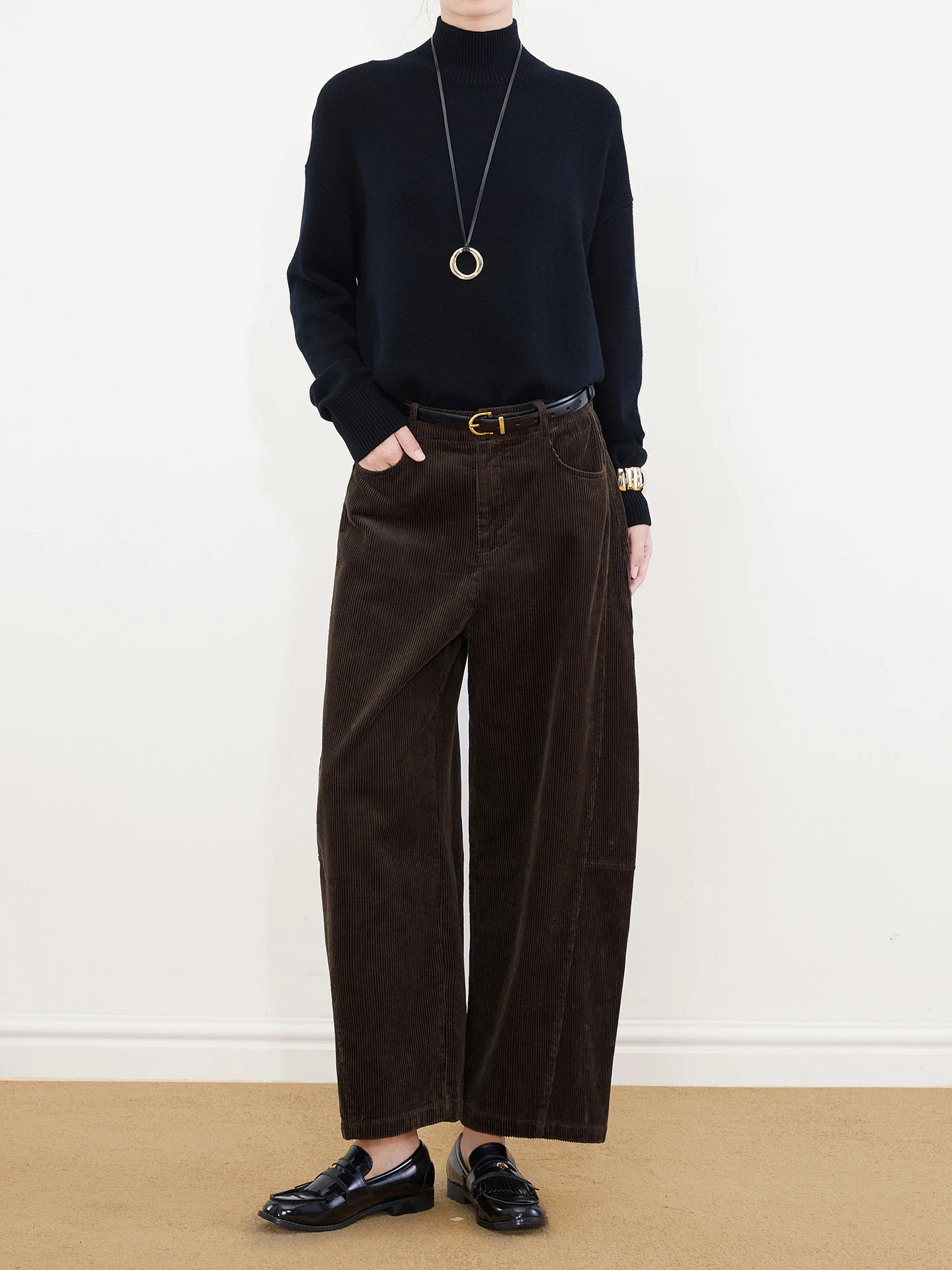 Moderne retro bruine corduroy broek met wijde pijpen, dames winter, casual, negen punten, hoge taille, rechte snit, katoenen broek