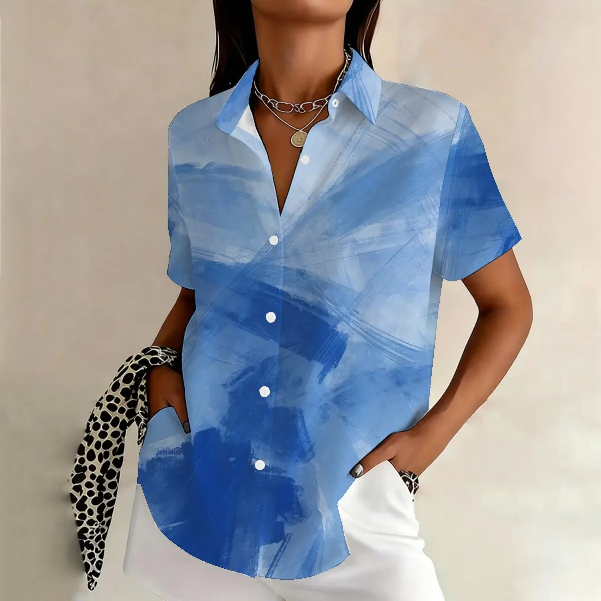 

Женская рубашка с коротким рукавом больших размеров, летняя, свежего синего цвета с граффити, простая и повседневная, подходит для встреч, отдыха и поездок на работу.
