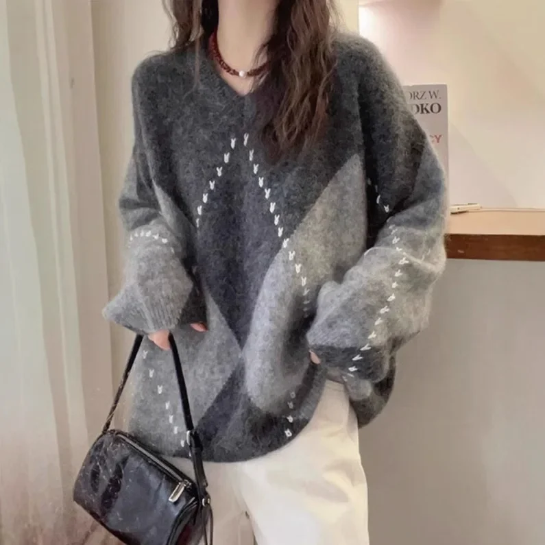 2024 Autumn New Style Women's Knitted Sweater Color Blocking Argyle Raccoon Fur Sweater V-Neck Thickened Loose-Fit Versatile