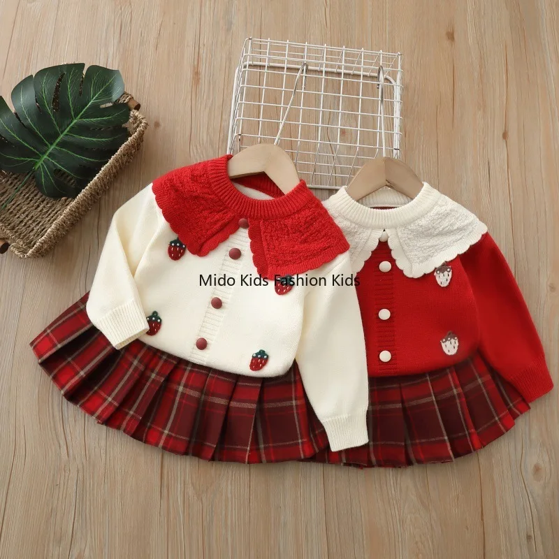 

Вязаный кардиган для девочек, клетчатая юбка-осень, Новое поступление 202, красный вязаный ансамбль с клубничным воротником для маленьких девочек, 90-130 см