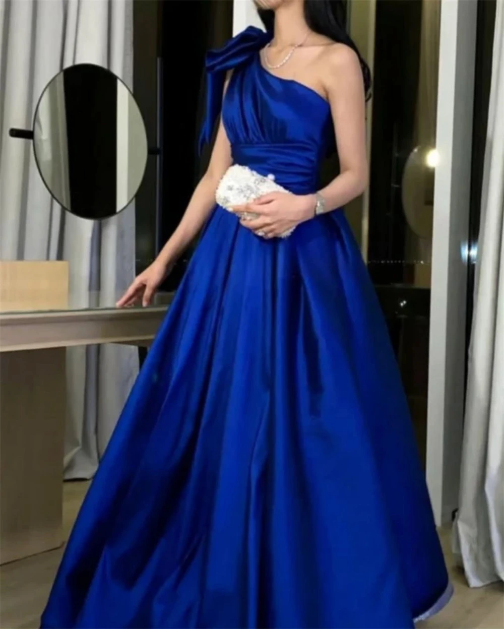 Классические синие атласные платья для выпускного вечера без рукавов на одно плечо по индивидуальному заказу Элегантные платья трапециевидной формы длиной до пола с бантом и рюшами для особых случаев