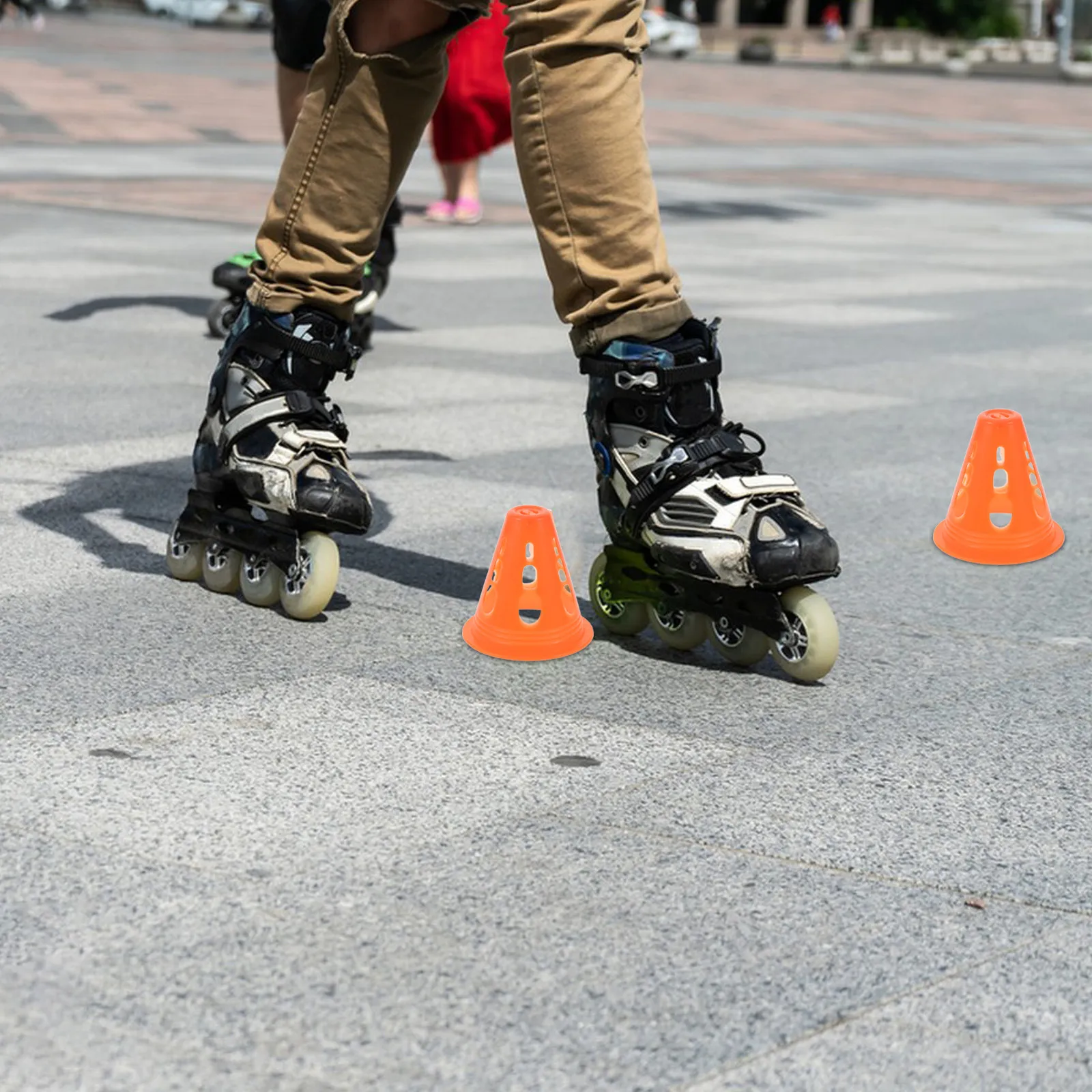 

30Pcs Roller Skating Cones Stackable Space Saving Light Weight Stable Cone Design for Outdoor Indoor Sports Training Skating