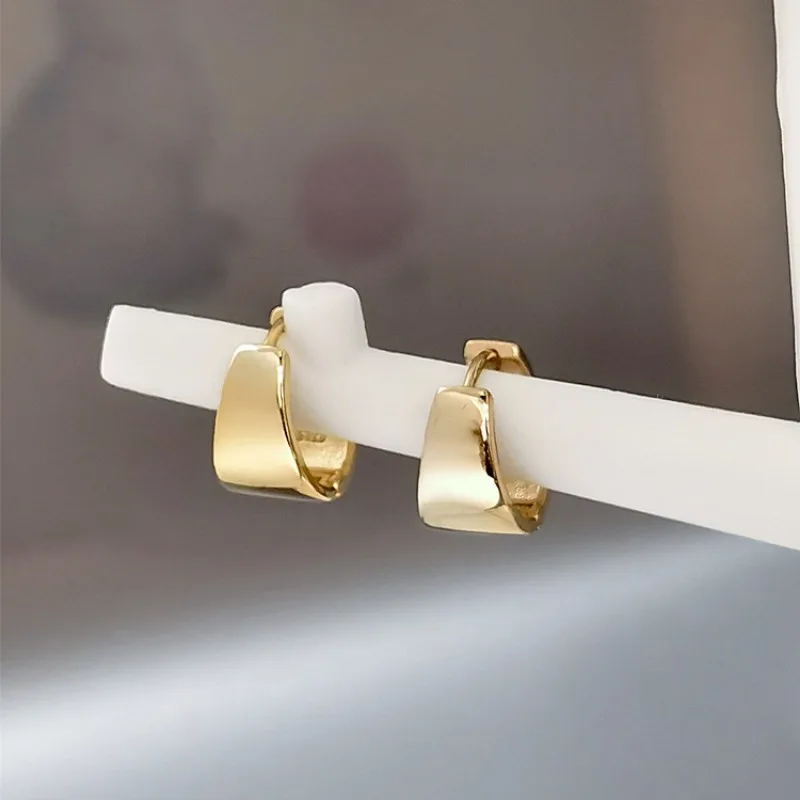 

S925 Personality Tremella Buckle Earrings Cold Wind Earrings Full Body Silver Elegant Feminine Gloss Gold Plated