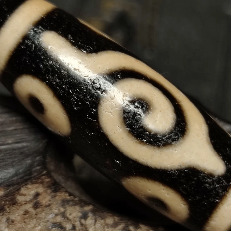 Tibetan White/Black Magic Snail 4 Eyes Totem Ancient Weathered Oily Old Agate DZI Beads For Men&Women Jewelry DIY Free Shipping