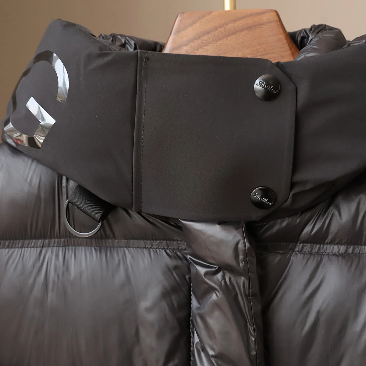 2024 Spring New Product Keep Warm 90 White Goose Down Long Hooded Coat for Women Popular Black Gold Down Coat