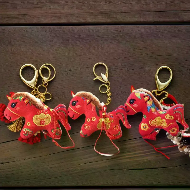 Adorabile portachiavi in peluche con cavallo zodiacale; Giocattolo per bambola di pezza; Portachiavi per auto; Ornamento da appendere alla borsa; Regalo di Capodanno
