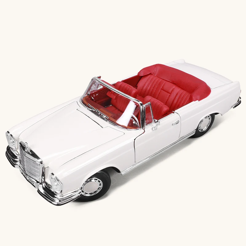 Maisto 1:18 1967 Mercedes-Benz 280SE Classic Car Alloy Model Decoration Collection