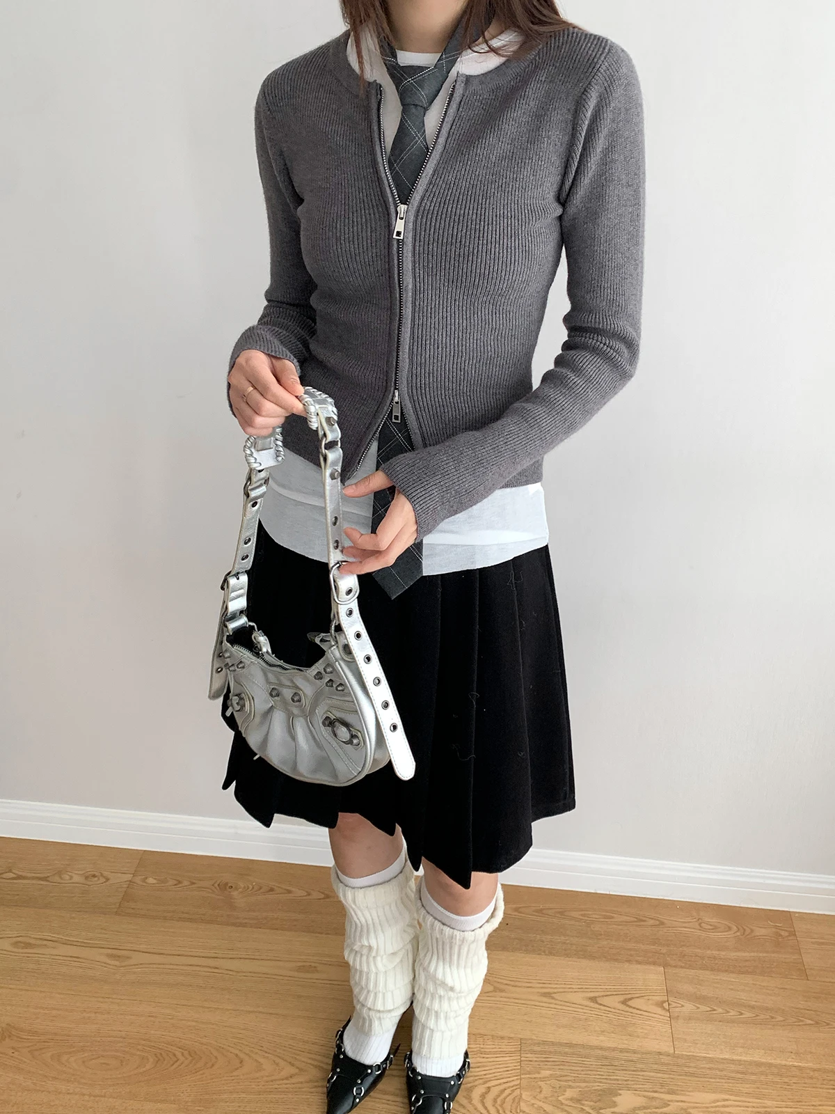 

Облегающий вязаный свитер с круглым вырезом, двойной молнией и дизайнерским акцентом, осенняя новинка, женская повседневная одежда