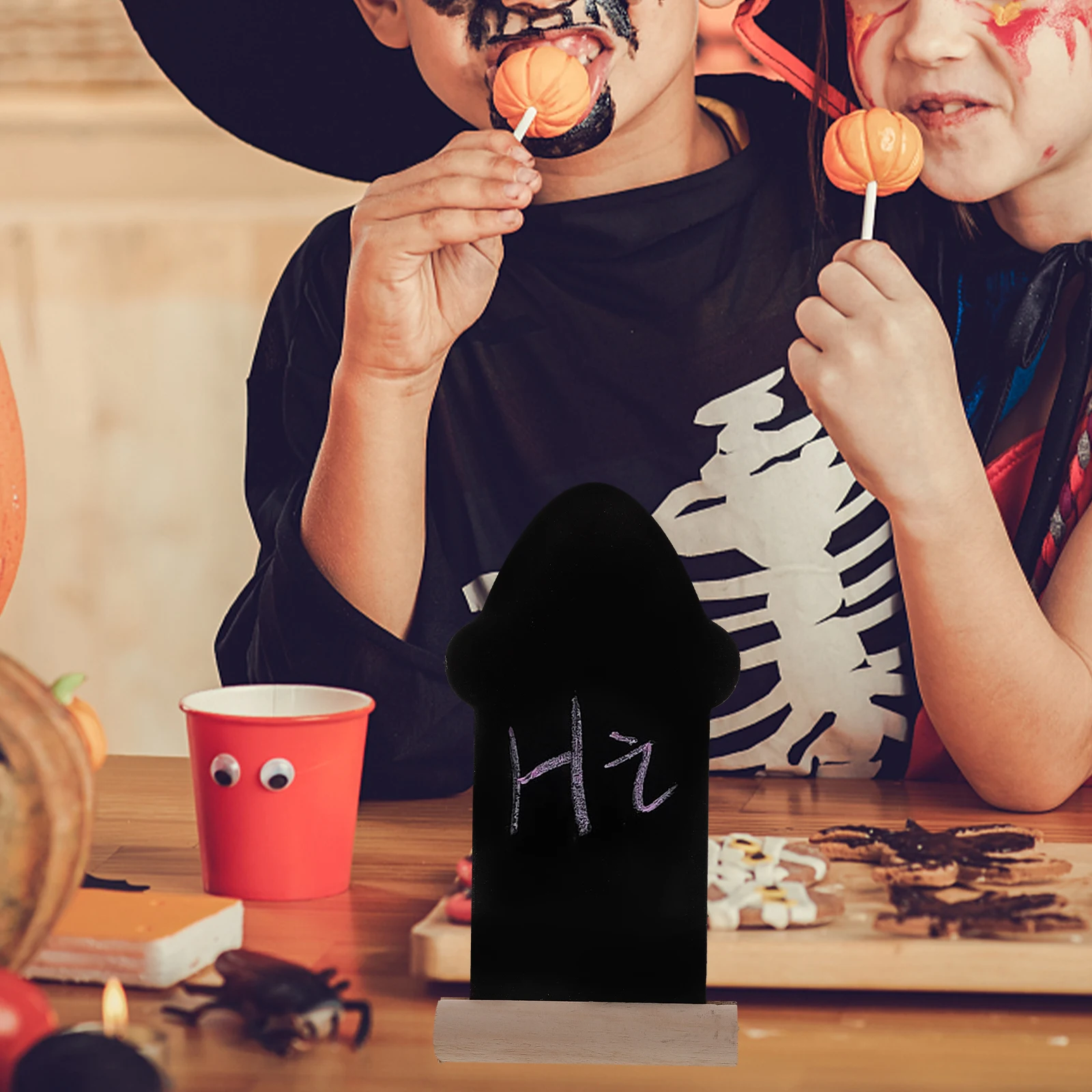 

4PCS Wooden Chalkboards Wood Black Paint Surface Regular Chalks Perfect Gift DIY Decorative Projects Table Numbers