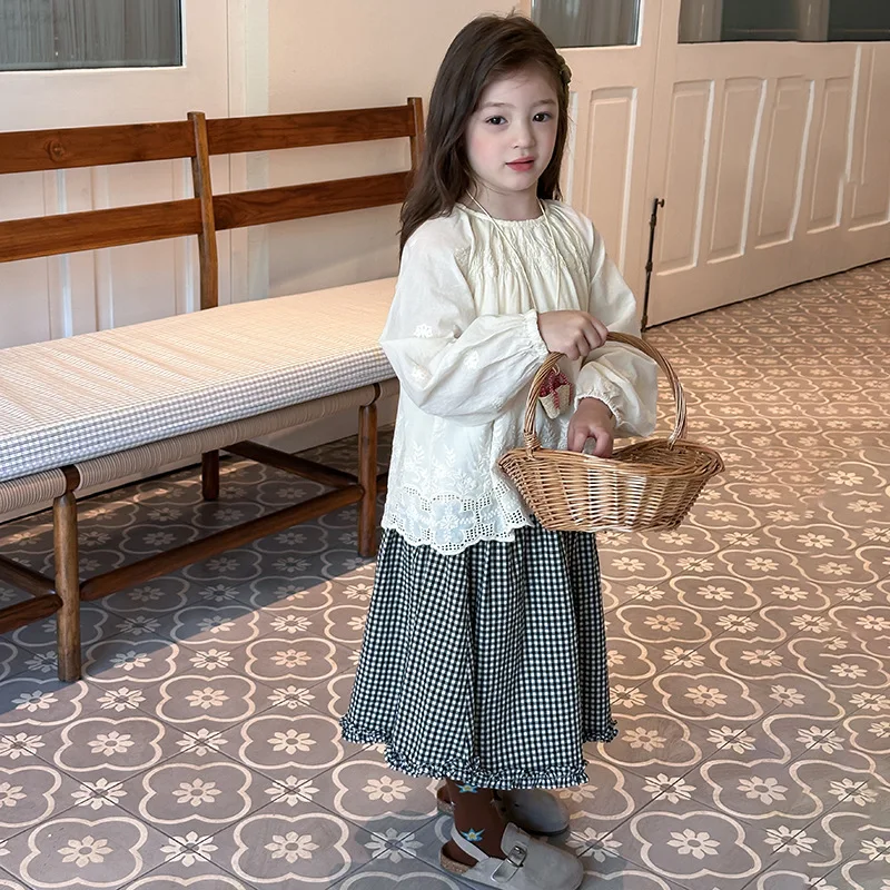 

Рубашка принцессы с вышивкой для девочек, осенний топ 2025 года, детская рубашка с цветочной вышивкой, клетчатая юбка, детские костюмы