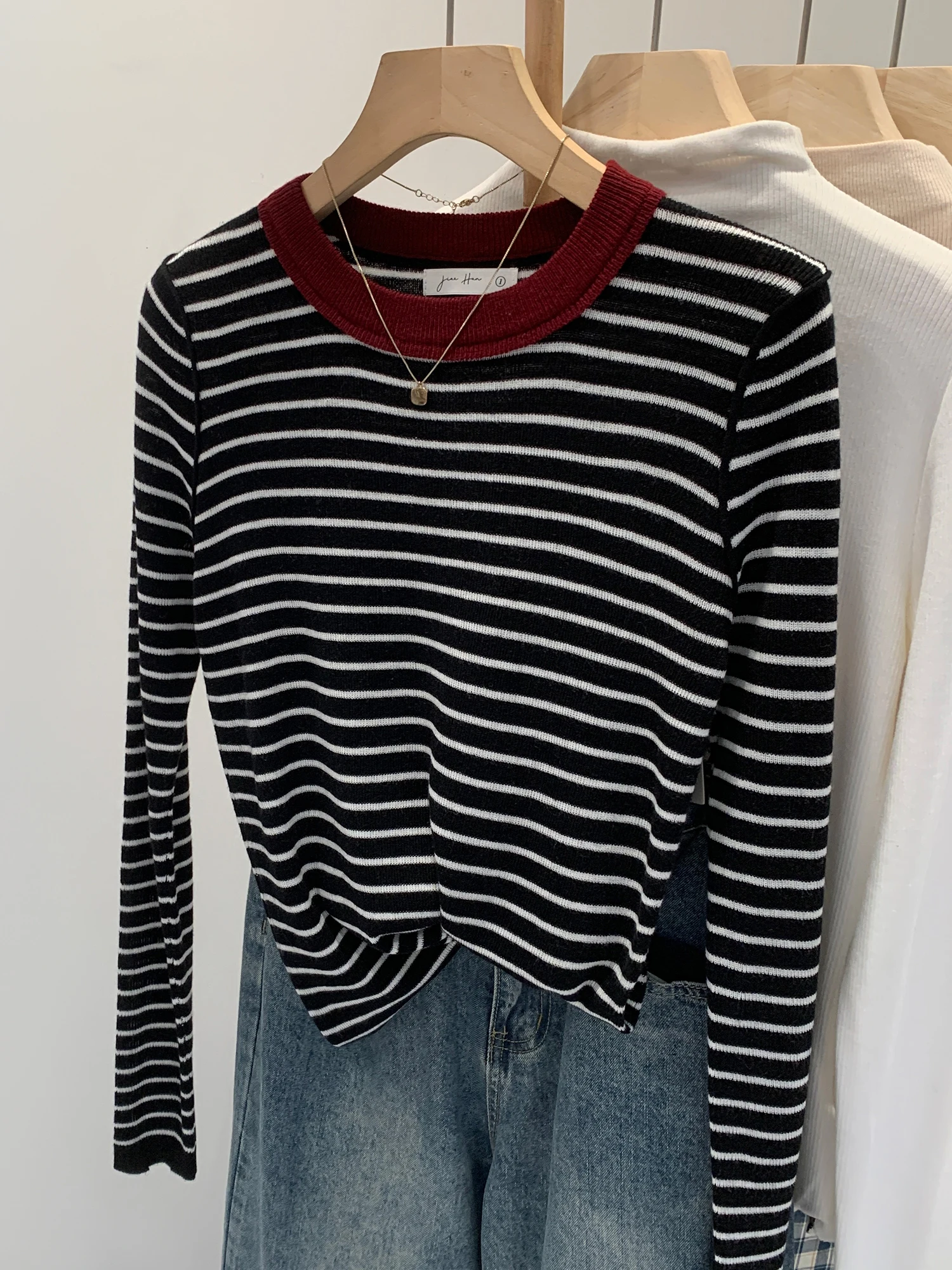 Stunning Striped Knit Sweater round Neck Long Sleeve Women's Base Layer Top Soft Korean Style Standard Fit Commute Fashion