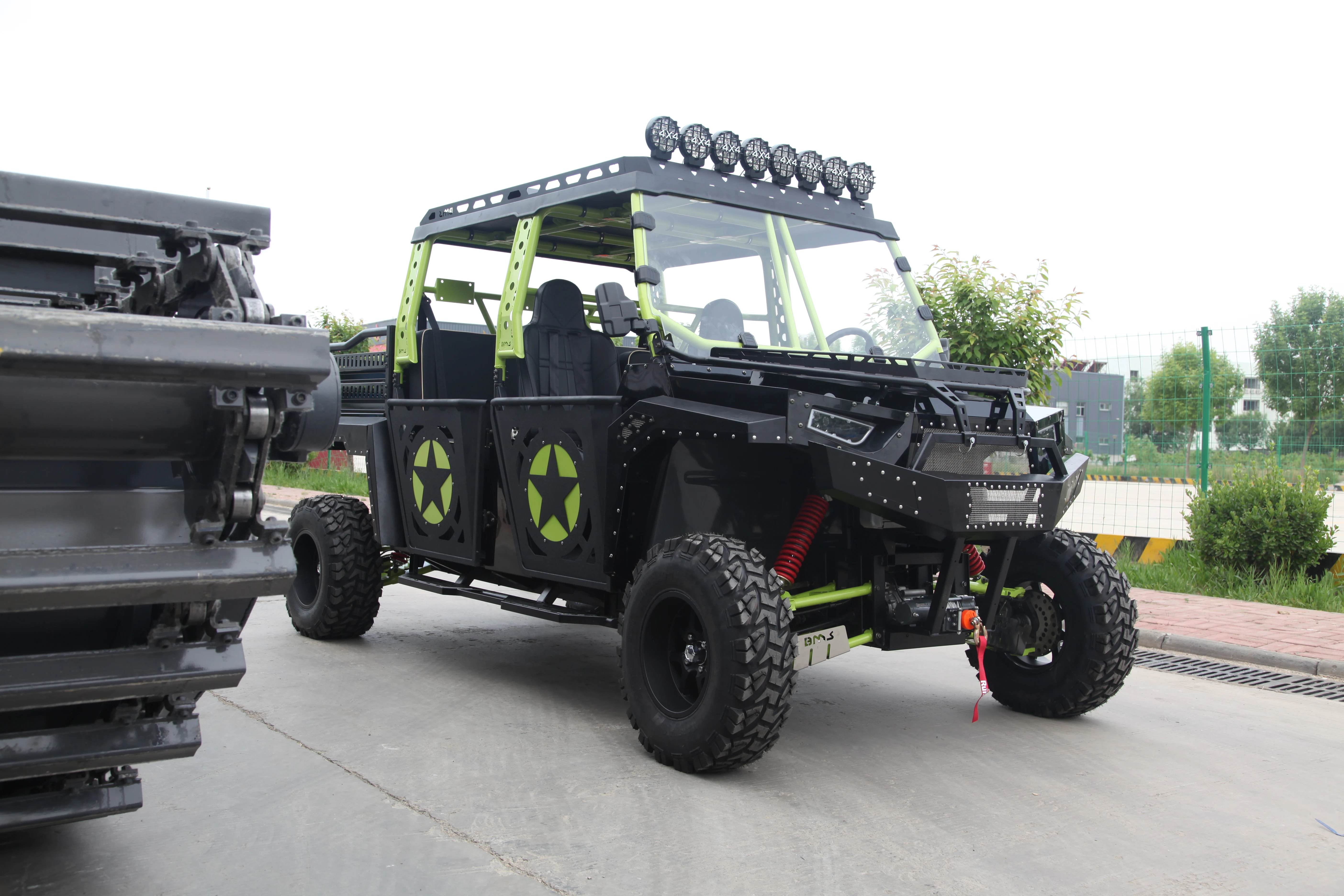 Custom 6 Seat Utv 1000cc 4x4 off Road Hunting Vehicles