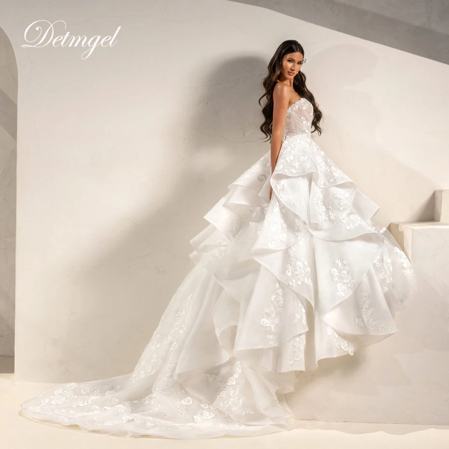 

Detmgel New Classic Strapless Neck A-Line Wedding Dress Backless Appliques Tiered Court Train Vestido De Noiva Customized
