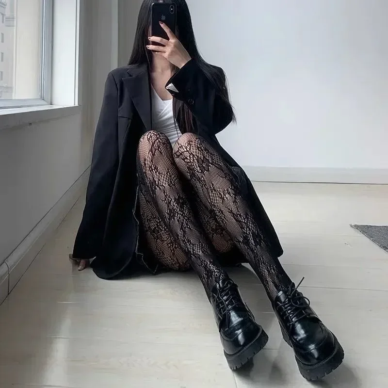 

Женские сексуальные черно-белые ажурные кружевные сетчатые чулки в стиле Лолиты, колготки с дном, японские готические готические готические горячие классические колготки из ротанга с цветочным принтом