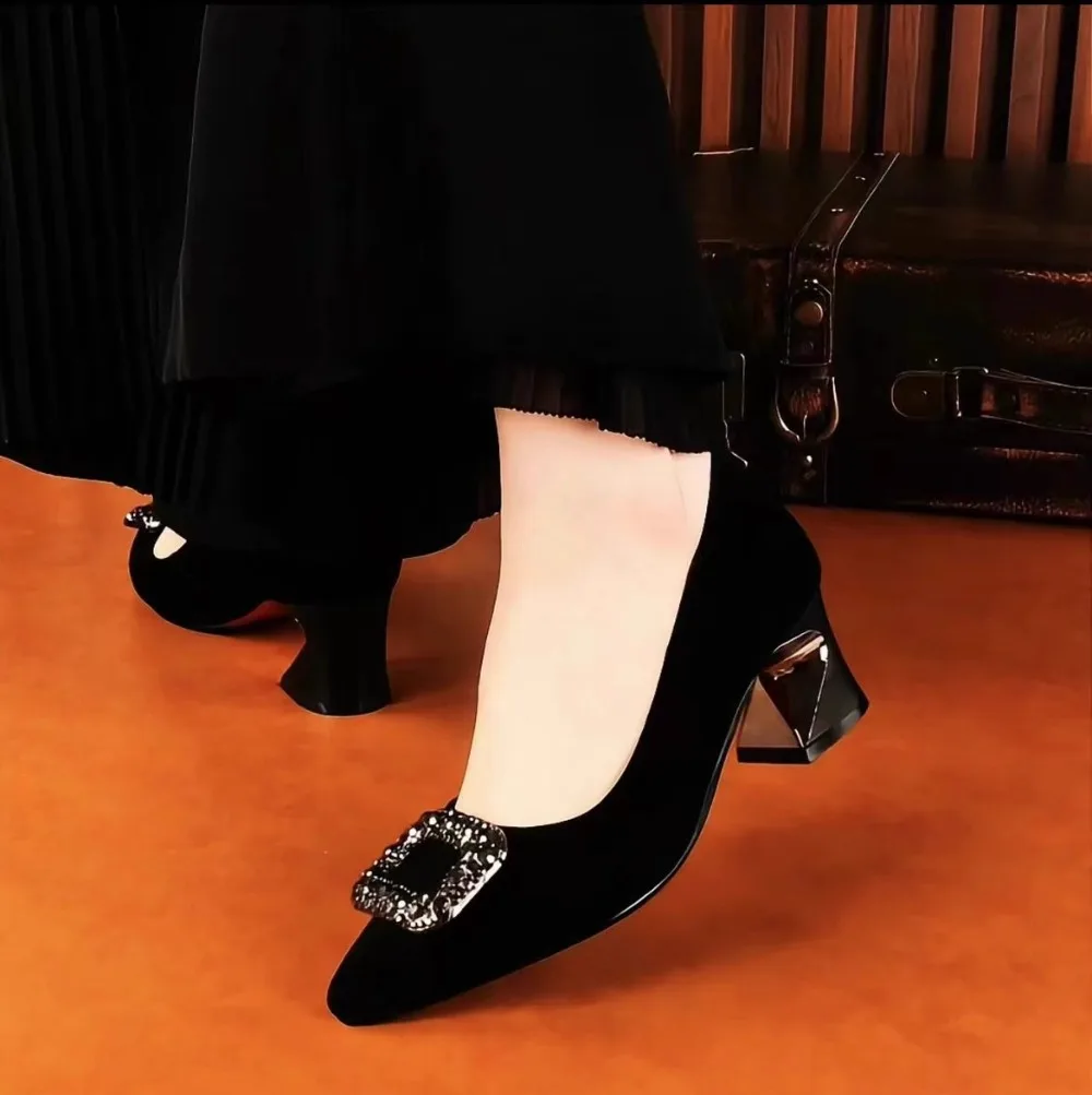 

Женские модные туфли на танкетке с острым носком, украшенные стразами, на мягкой подошве, сексуальные, на высоком каблуке, черные, в стиле ретро, размер 41