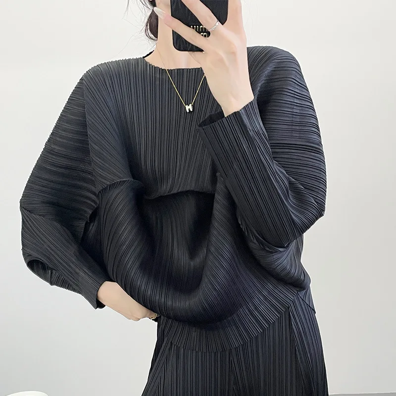 

Miyake Early Autumn Popular Wear Fashionable Design Loose Silhouette Pleated Round Neck Solid Color Long-sleeved Top for Women