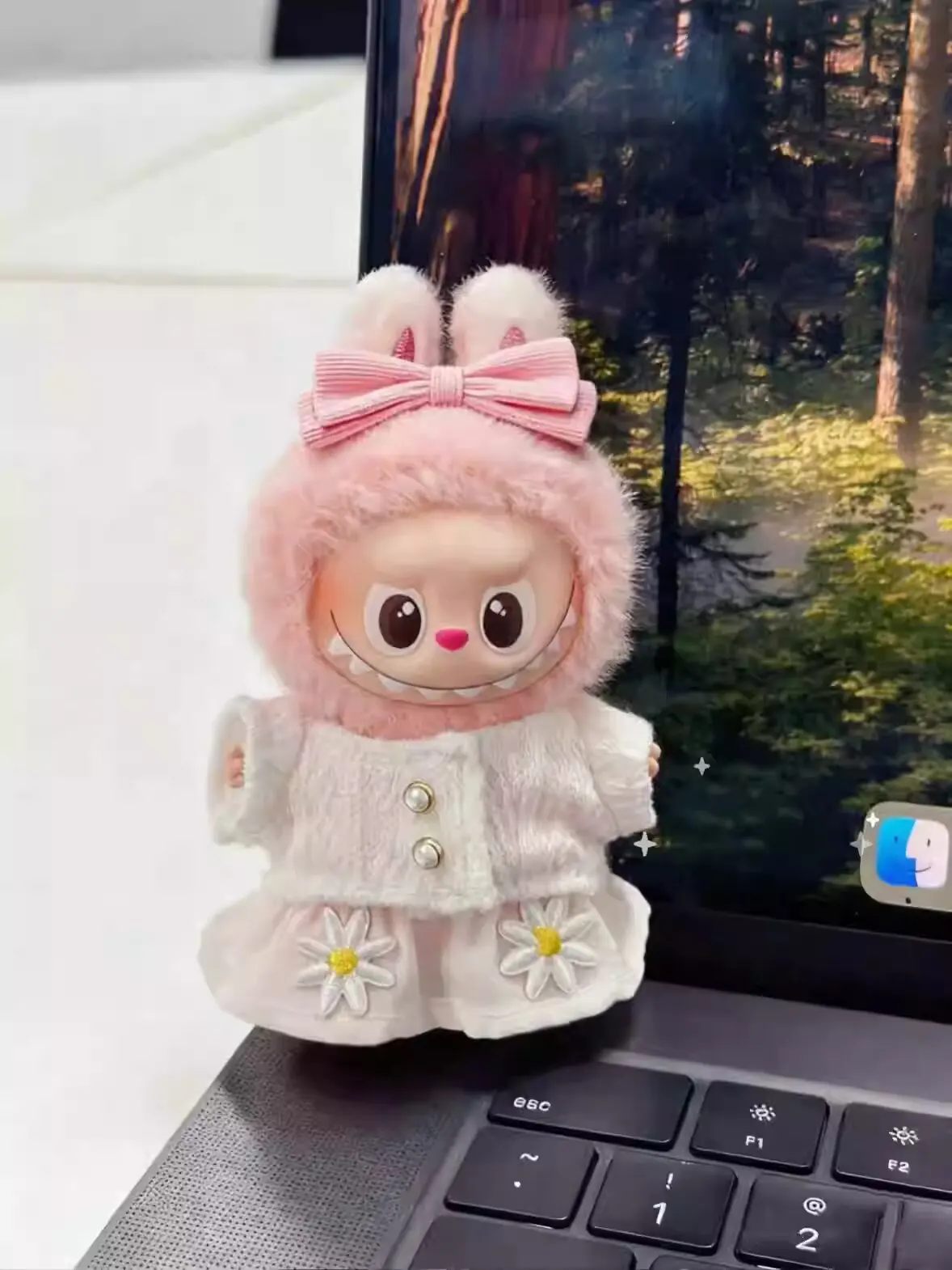 (الملابس فقط) معطف الدمية بكلمة مرور على شكل قلب من labubu 4.0 معطف الدمية نفسه للحفلات من فراء Mokoko #1