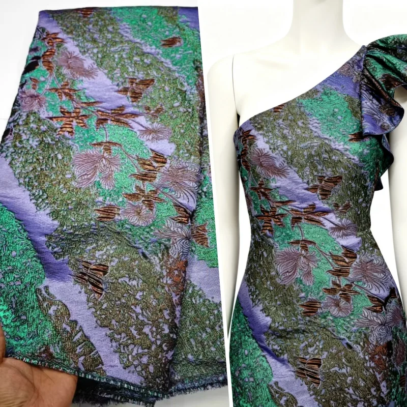 

2025 г., трехмерная позолоченная рельефная одежда с золотой проволокой в стиле ретро, жаккардовая ткань, модная одежда, пушистая ткань для юбки