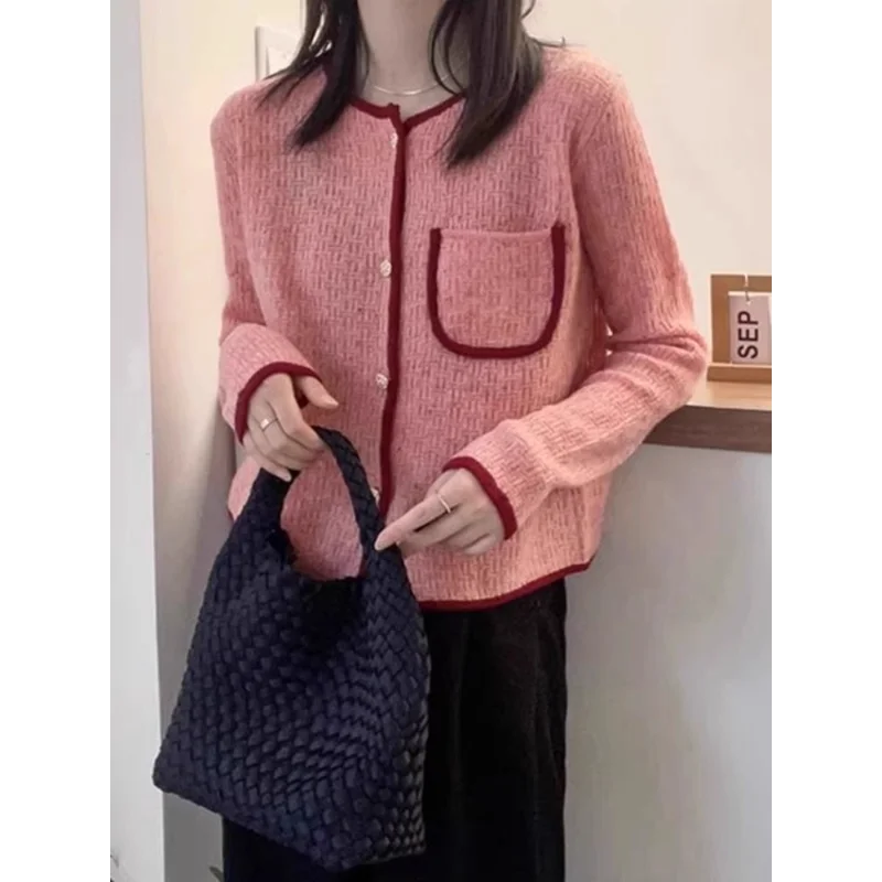Beautiful Fashion Color-blocking Round Neck Single-breasted Sweater with Versatile Comfortable Long-sleeved Sweater for Women