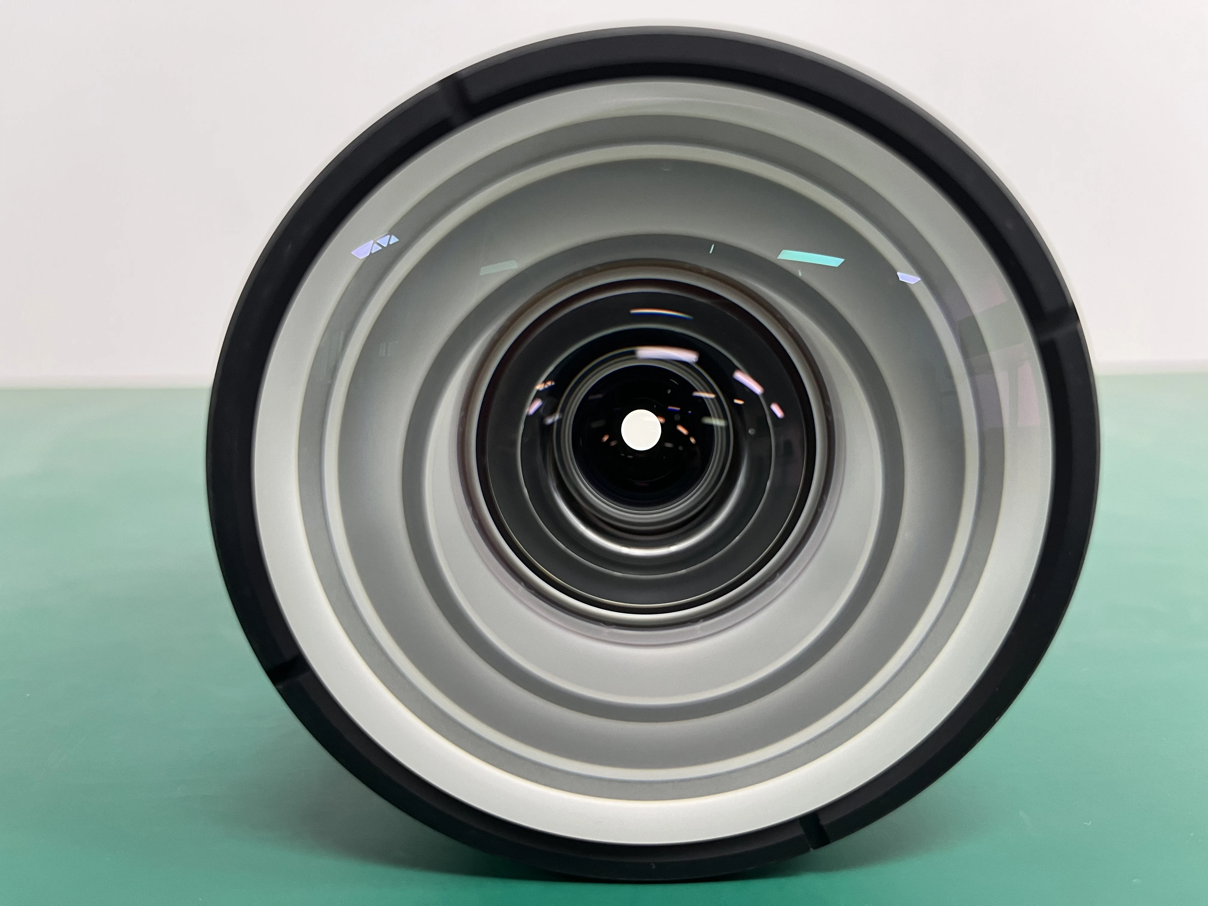 0.6 Short Throw Projector Lens Manual Focus Zoom Suitable  LCD Panel 3x0.76 Projector