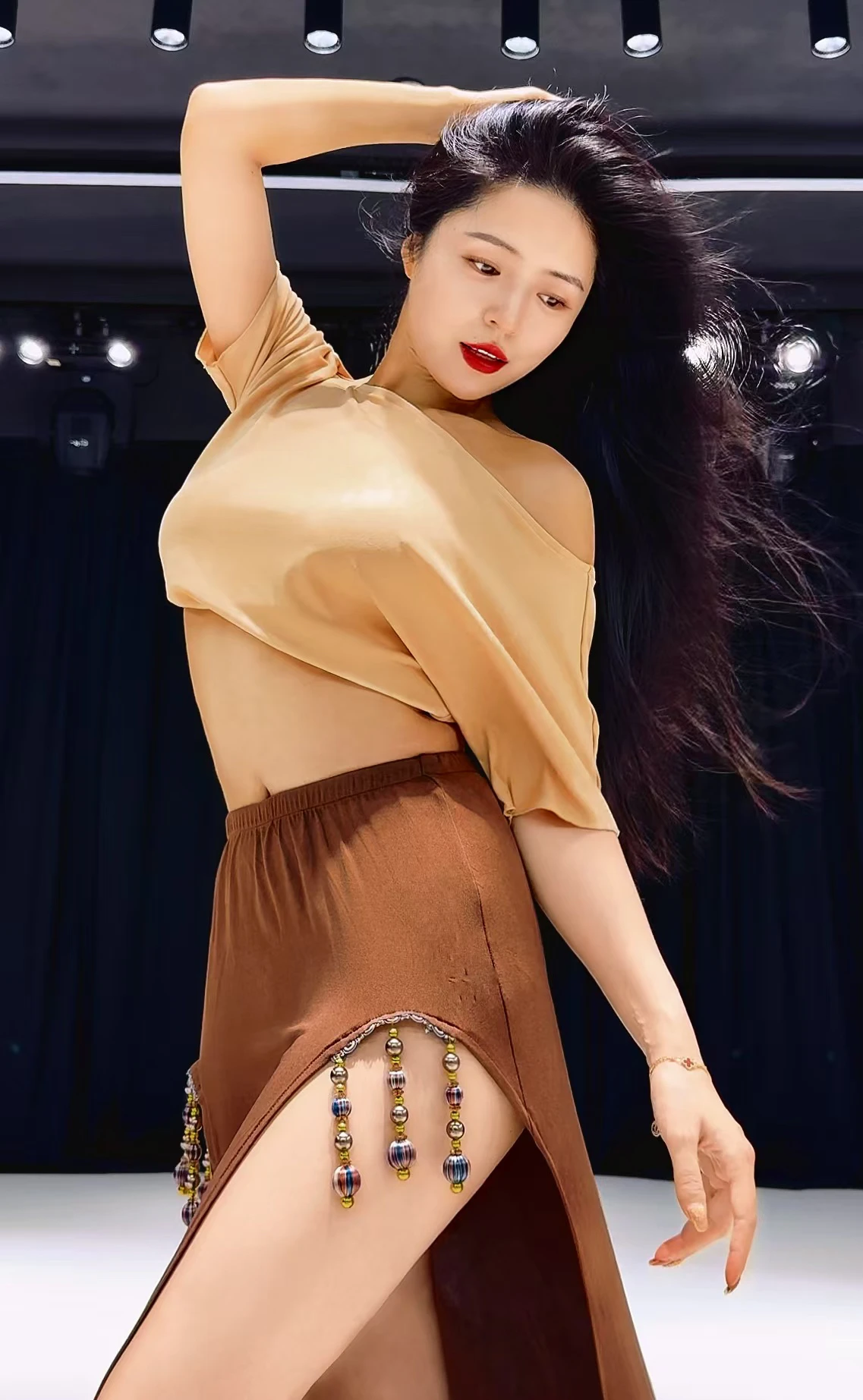 جديد زي الرقص الشرقي مجموعة للنساء فضفاضة مريحة أعلى + مثير سبليت تنورة طويلة 2 قطعة ملابس أداء الرقص الشرقي