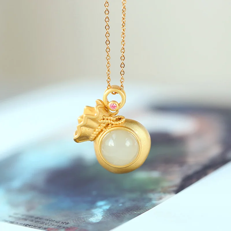 Ancient gold craftsmanship natural Hetian jade purse-shaped pendant necklace Chinese style retro charm ladies jewelry