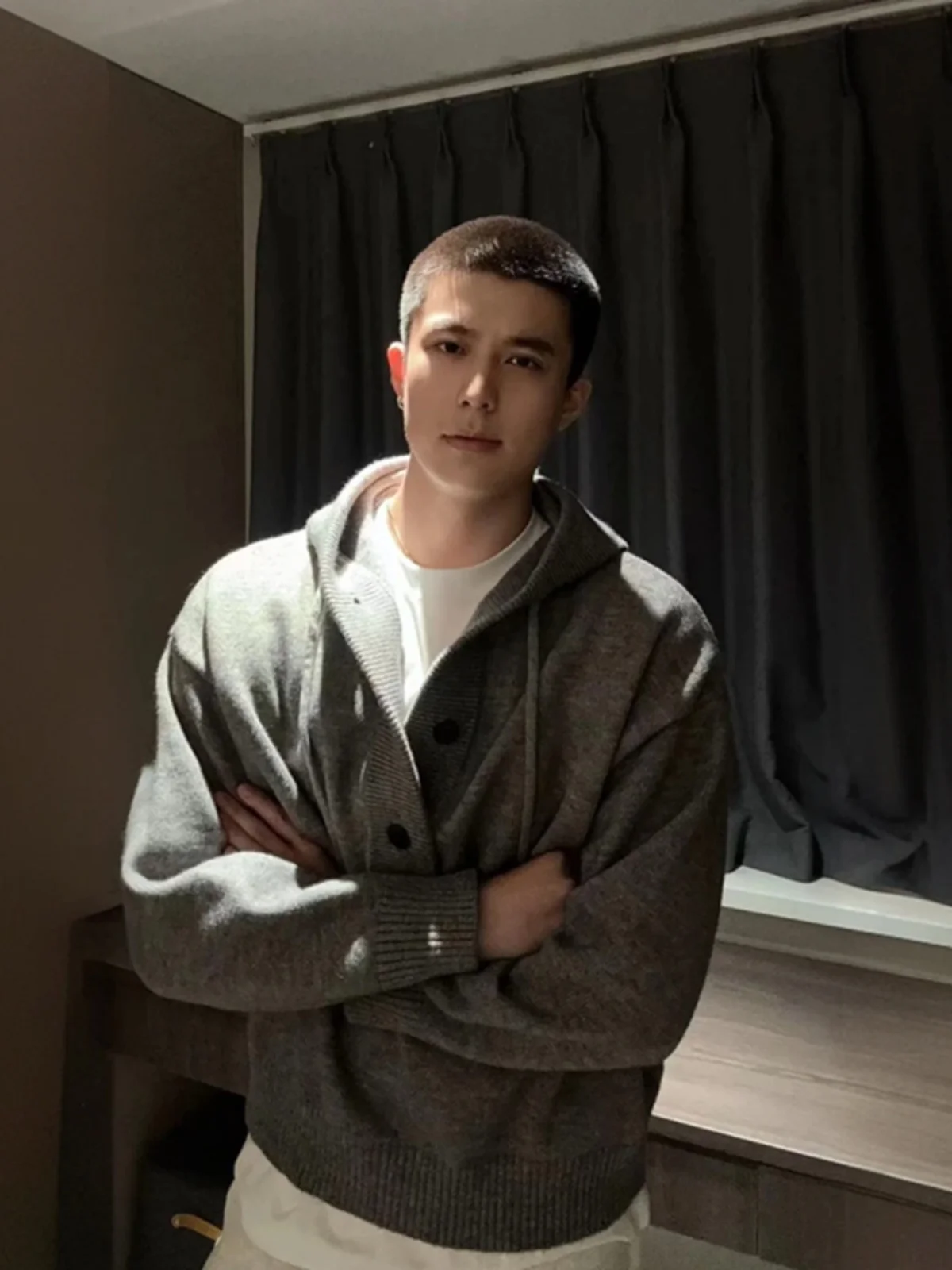 

Серый полуоткрытый кардиган в мужском стиле, американский уличный стиль, пальто Hardman, худи GTLA в расслабленном стиле, вязаный свитер, зимняя повседневная одежда