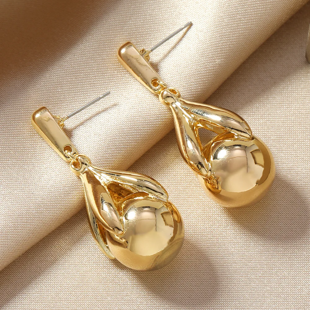 Source Fashion Geometric Symmetrical Earrings Exaggerated Retro Flowers Court Wind Earrings Women's Wholesale