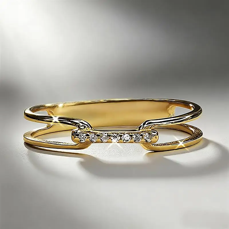 Huitan Damenring mit Kettenglied-Design, goldfarben, eingelegt mit hellem Zirkonia, trendiger, vielseitiger Schmuck für Hochzeiten und Partys