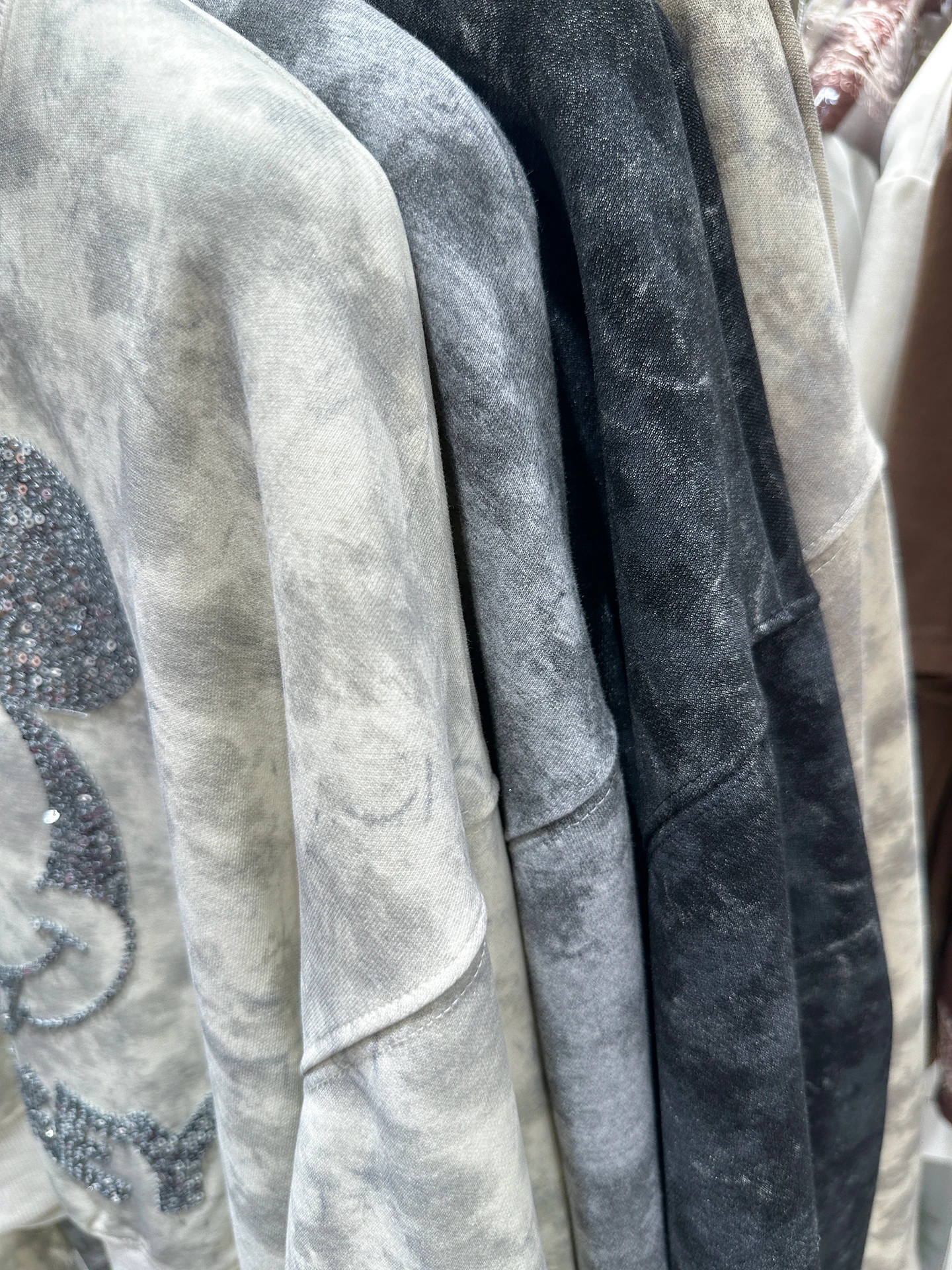 Heavy Industry Tie-Dye Embroidery Round Neck Short Sweatshirt for Women Loose High-Waist Design Cartoon Long Sleeve Top Autumn