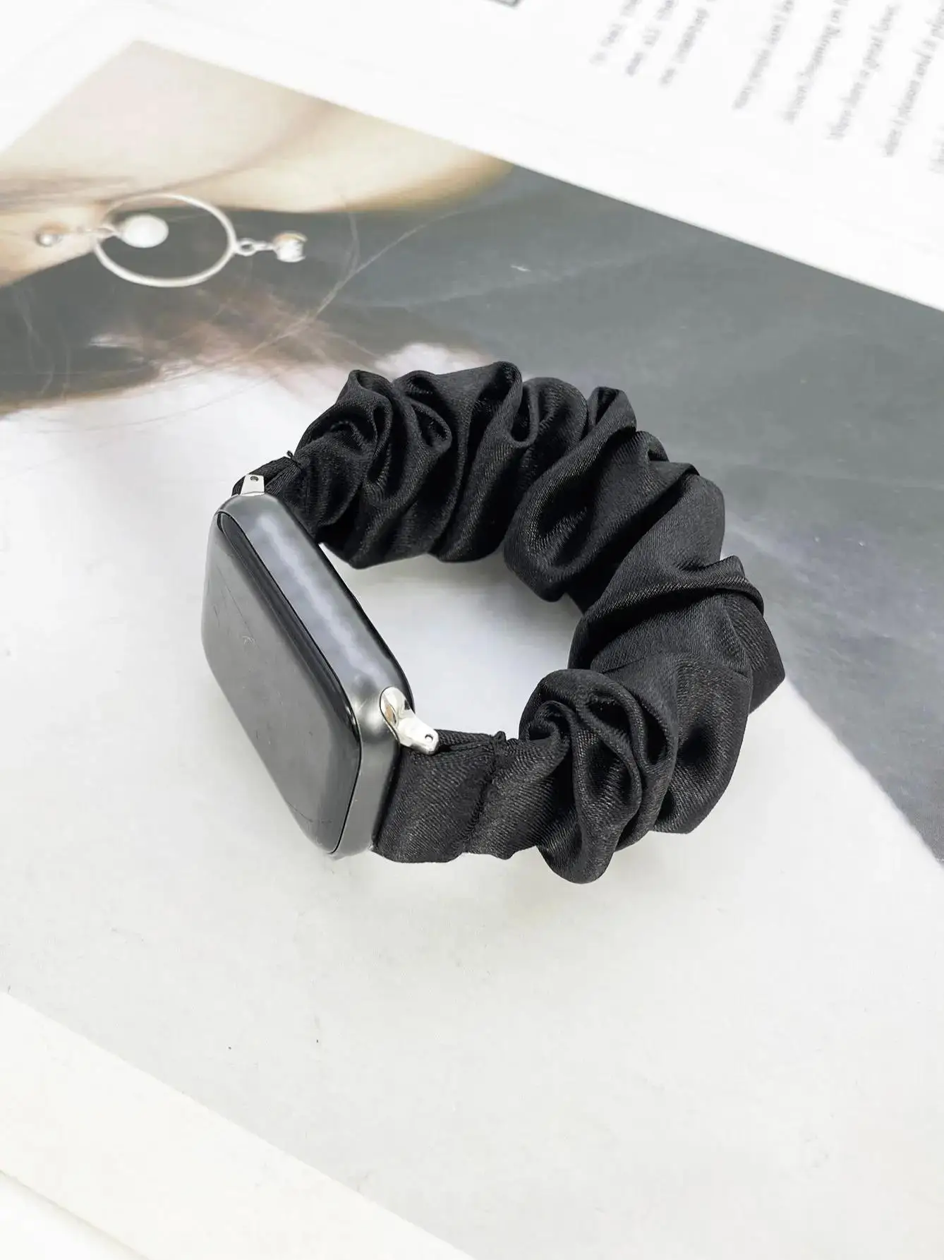 Scrunchie Strap For Apple Watch Band 42mm 45 44 41 40 49 38mm Fabric Elastic Solo Loop Women Bracelet for iWatch 9 8 7 SE 6 5 4