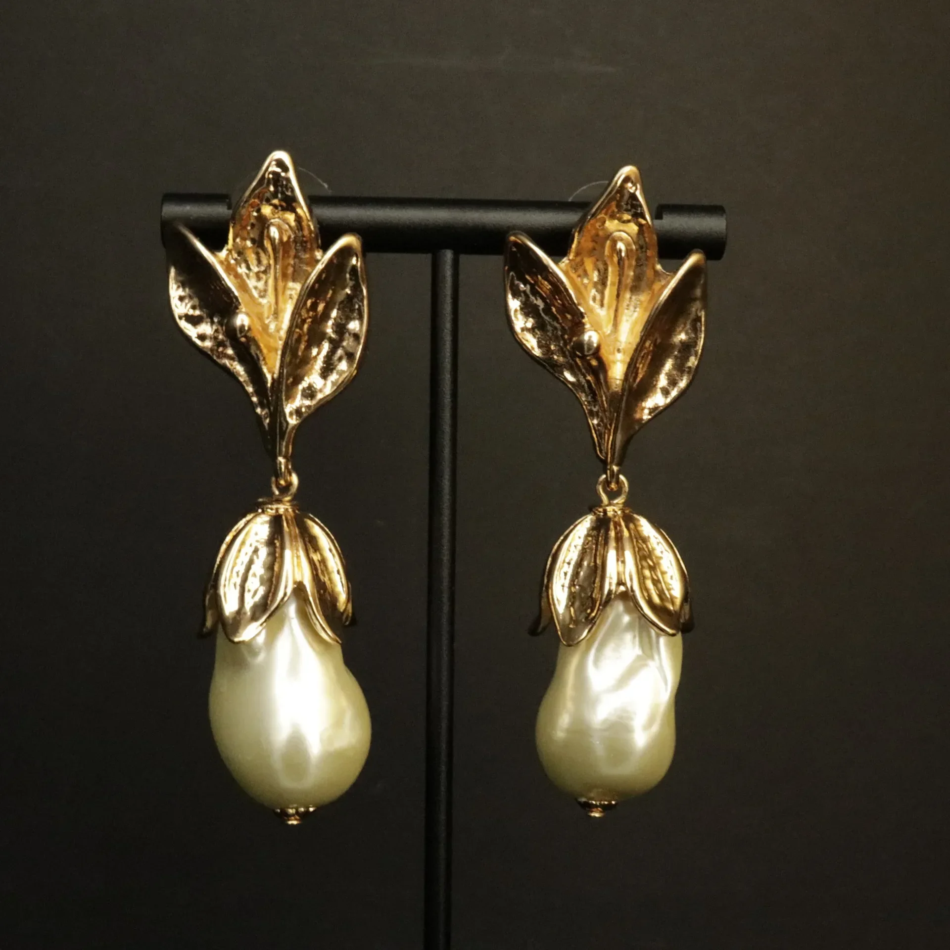 

New European and American retro style light luxury high-grade fashion pearl earrings