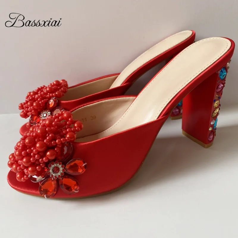 

Летние мюли с цветочным декором из хрустальных бусин для девочек, красные шелковые босоножки на высоком каблуке с разноцветными стразами для женщин