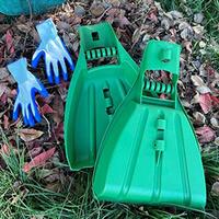 2Pcs Leaf Grabbers for Hands Leaf Scoops and Claws Hand Rakes Garden Yard Hand Scoops Leaves for Debris Farming Yard Work Lawns