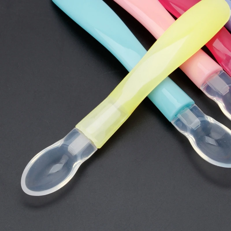 Colher de silicone macio para bebé, utensílios infantis, acessórios de treino, 1 peça