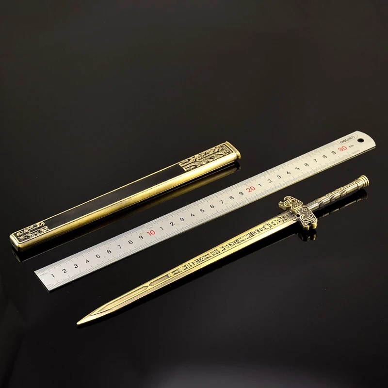 30cm/11.81in Młodzież i złota trumna Anime Model broni peryferyjnej Żelazny koń Lodowiec Pasek Pochwa Metalowa ozdoba rękodzielnicza Chłopiec