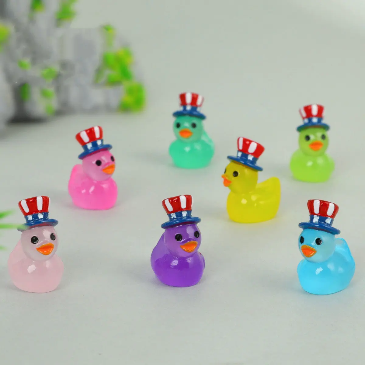 5/10PCS Mini Ducks with Magic Hat Glow in The Night Miniatures Duck Home Decor Desk Decorative