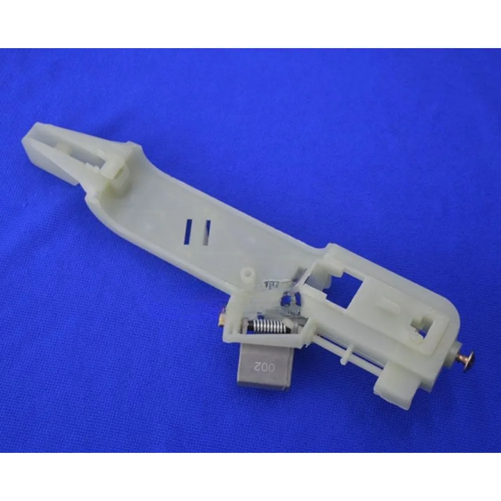 

Front and Rear Door Opening Handles and Left and Right Handle Brackets 01-07 Are Suitable For The Old Mondeo Model