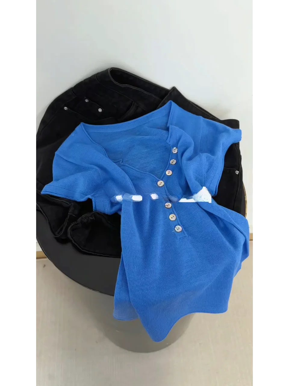 Korean Style V-Neck Short Sleeve Knitted Sweater Women's Slim Fit Summer New Arrival Fashion Top Button Detail Polyester Fiber
