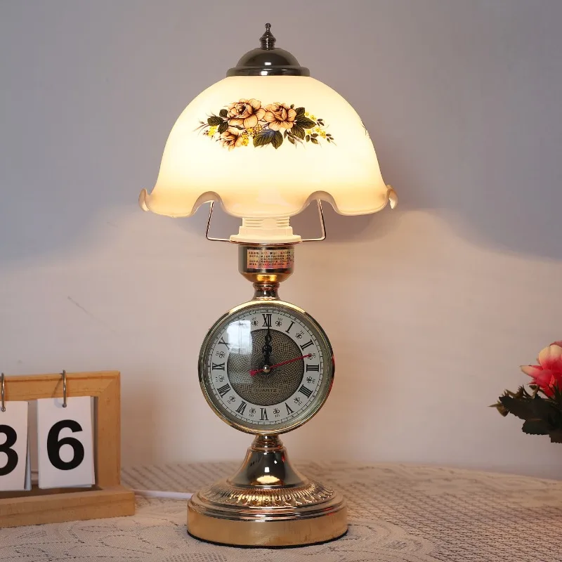 European retro table lamp with clock, bedroom bedside decorative lamp, nostalgic glass lampshade table lamp of the Republic of C