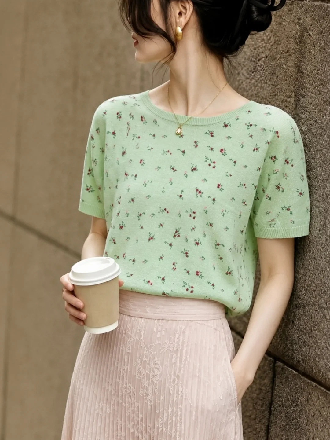 

Summer Commute Ice Silk Knitted Top Short Sleeve Embroidered Versatile Korean Design Sensation Youthful Looking Straight Cut