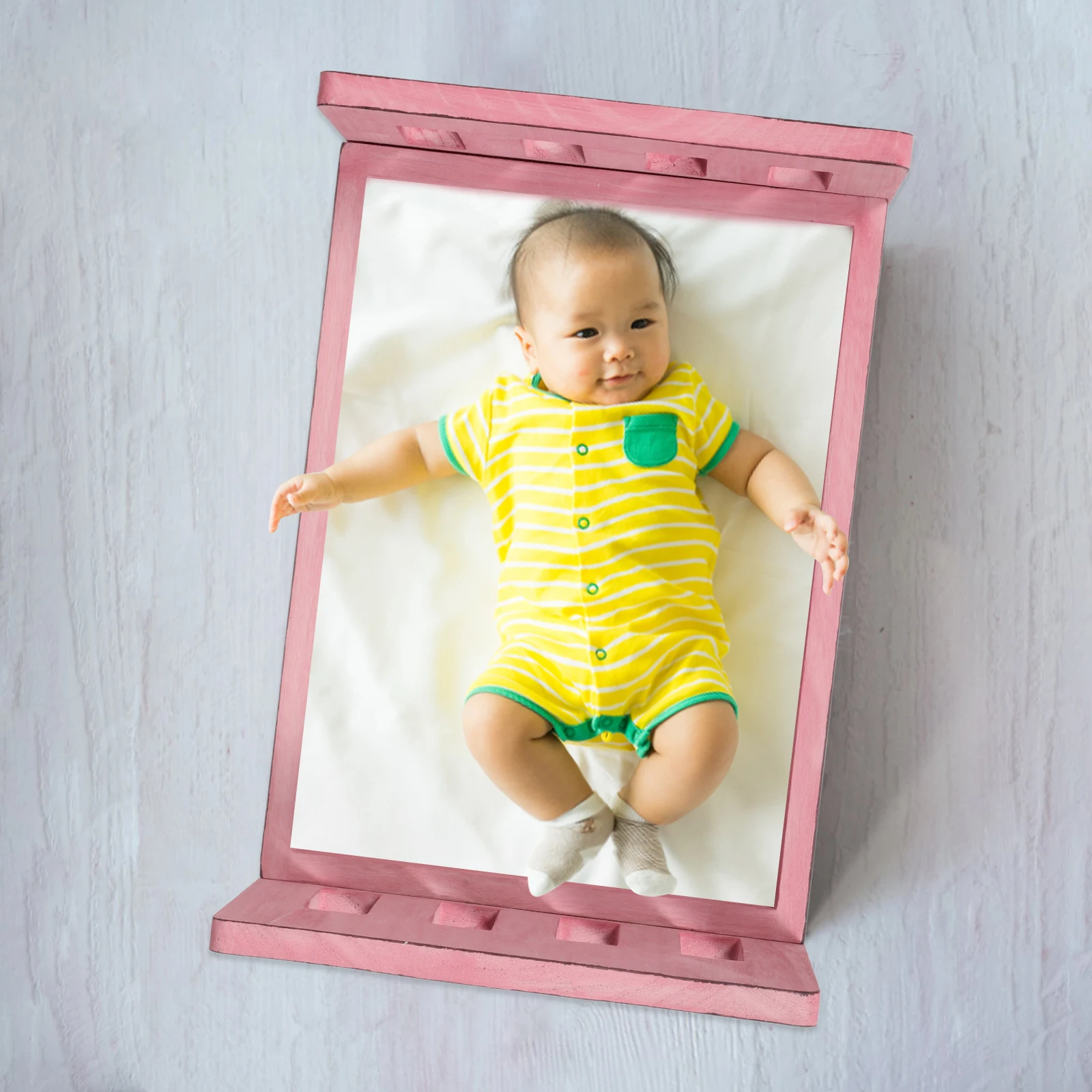

Charming Vintage Baby Bed Newborn Photography Prop Soft Surface Comfortable Multifunctional Use Solid Wood Infant Photo