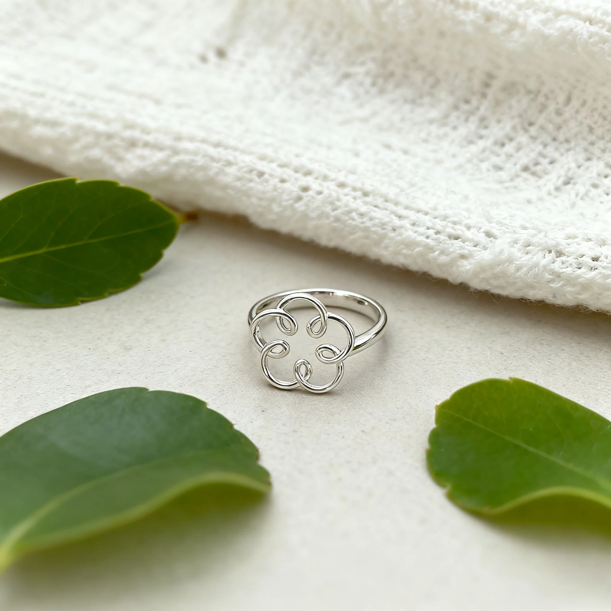 

Полые линии Цветочные кольца Изысканные ювелирные изделия Персонализированная мода Простой дизайн Подходит для женщин Ежедневные многослойные аксессуары