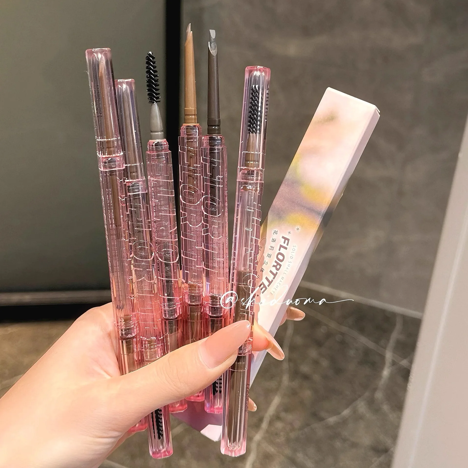 قلم حواجب بزاوية ثلاثي الأبعاد من FLORTTE برأسين طبيعي مقاوم للماء ومقاوم للعرق قالب حريري ناعم بستة ألوان للحواجب #4