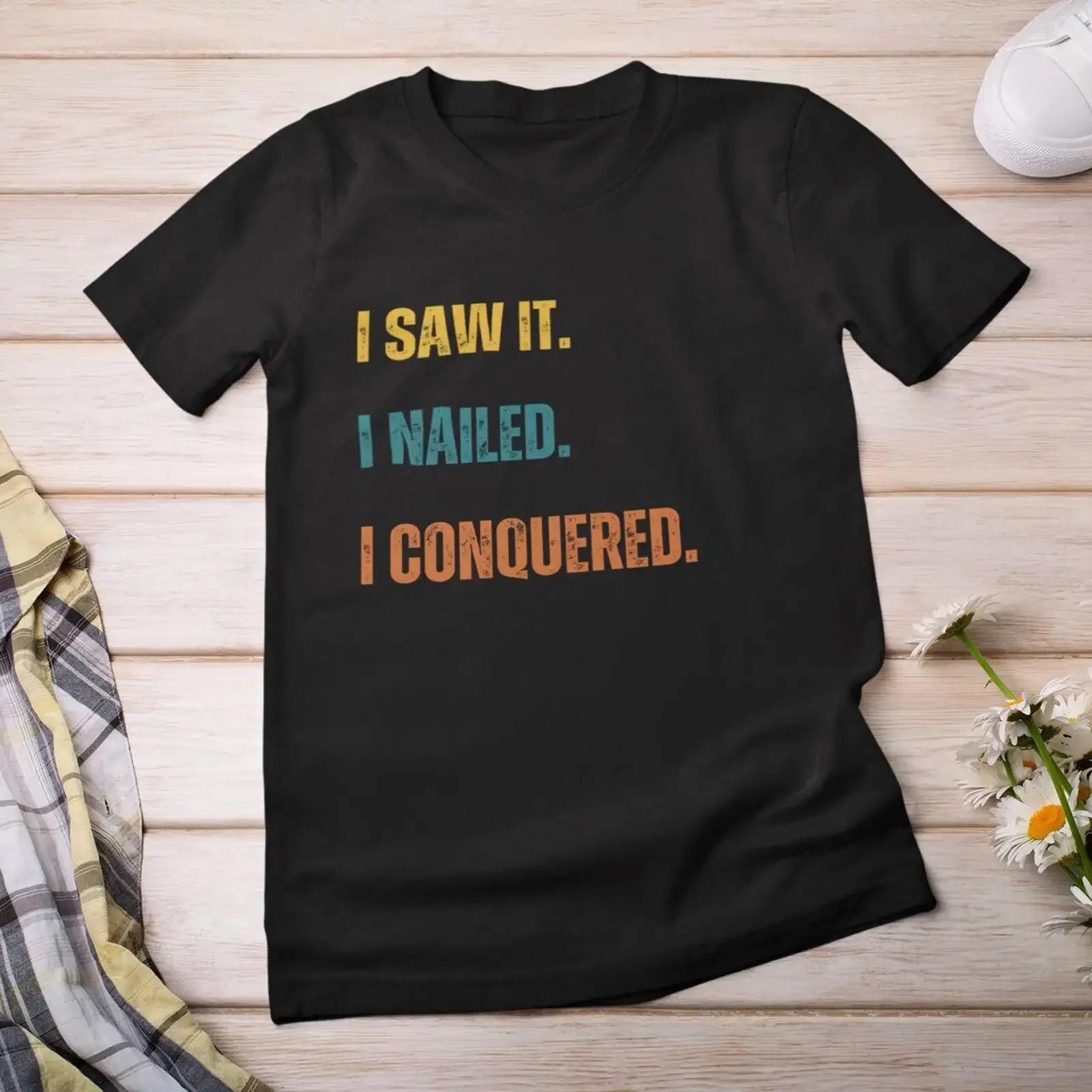 T-shirt Carpenter I Saw It Nailed Conquered vintage délavé polyvalent décontracté pour créateur graphique unisexe légèrement doux
