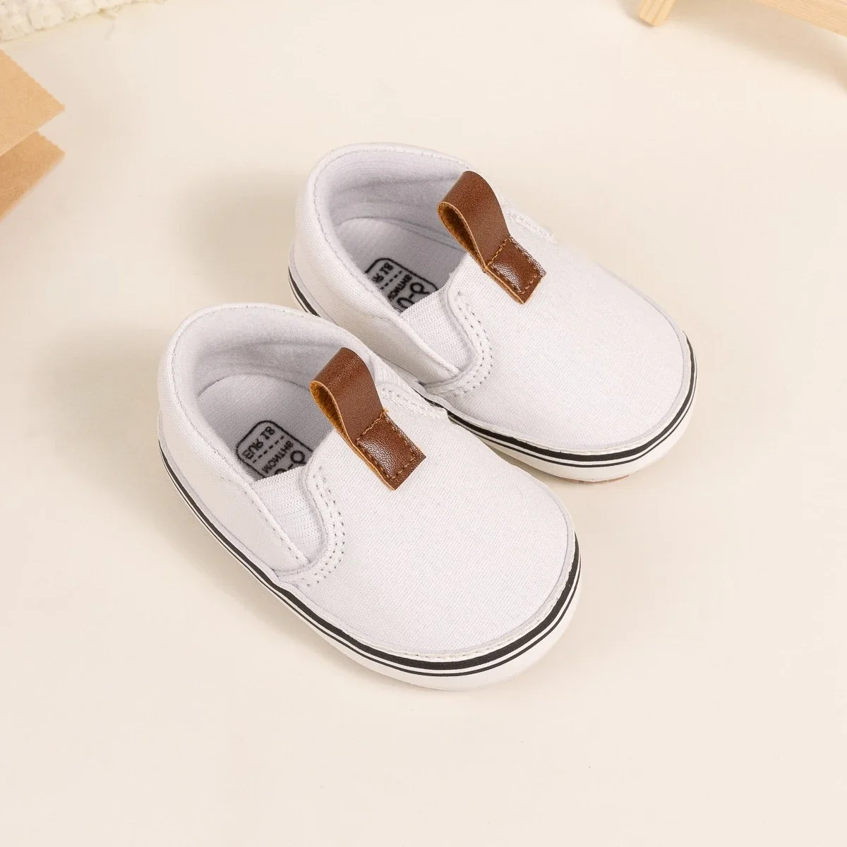 Moda bonito fundo plano deslizamento-em sapatos casuais e macios da criança do bebê primavera/outono nova venda quente crianças deslizamento-em sapatos de lona