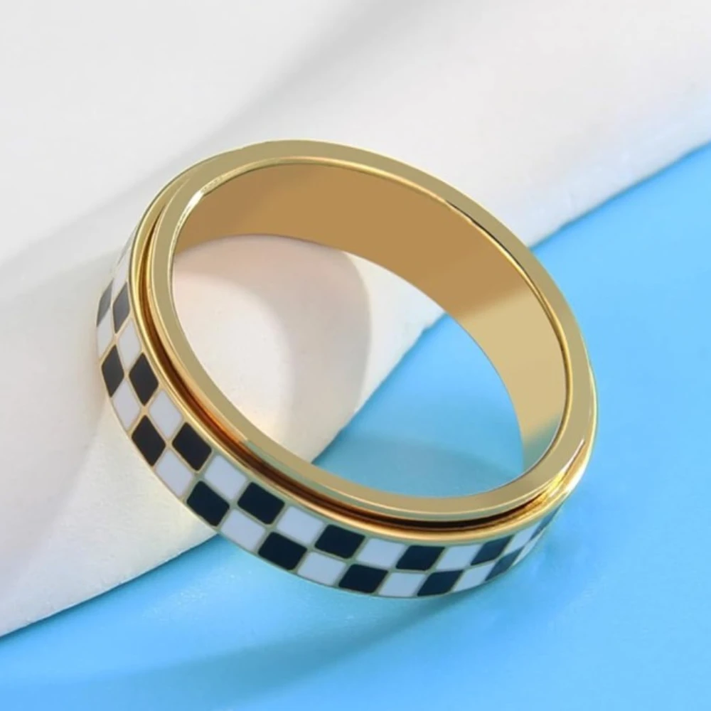 Classic Stainless Steel Black and White Checkered Ring Fashion Men Women Can Rotate To Relieve Pressure Checkered Rings Jewelry