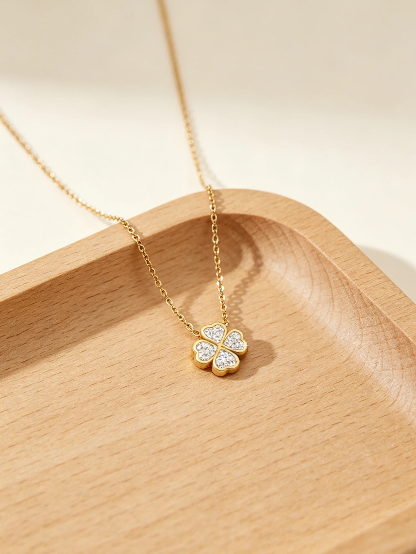 Fresh, Sweet, And Romantic: Versatile 18K Gold-Plated Stainless Steel Diamond-Studded Lucky Flower Collar Necklace For Women