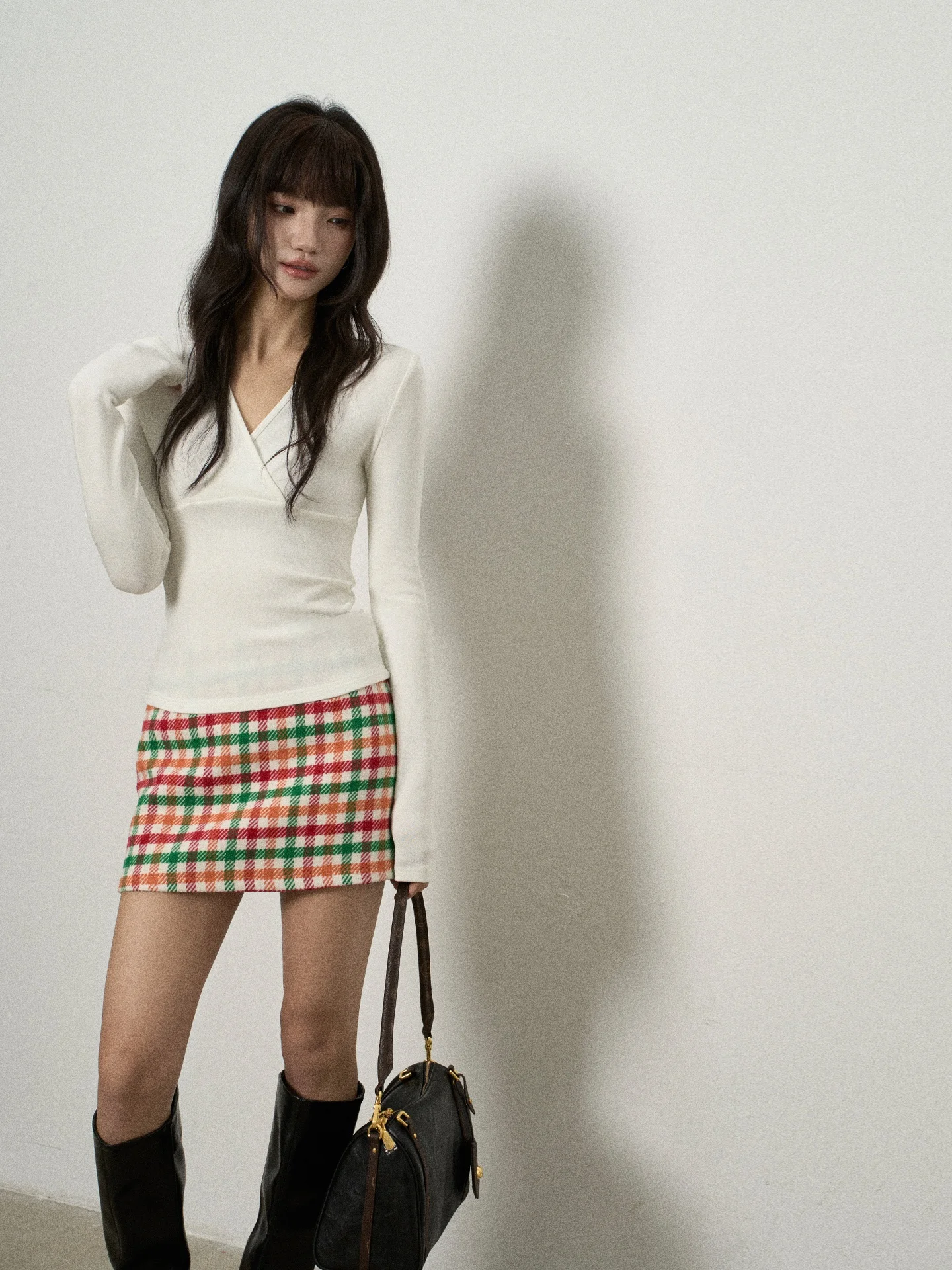 

Высококачественная женская зимняя модная корейская футболка с V-образным вырезом, укороченная, однотонная, повседневная, для похудения