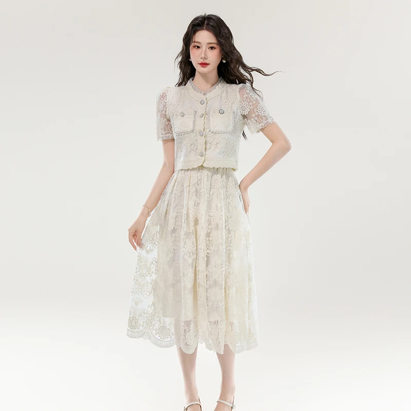 ชุดเซ็ตสองชิ้นลายดอกไม้ละลายน้ำ คอลเลคชั่นใหม่รับซัมเมอร์ ดีไซน์หรูหรา คุณภาพเยี่ยม กระดุมทรงกลม 13 แถว แบบติดกระดุมด้านหน้า...